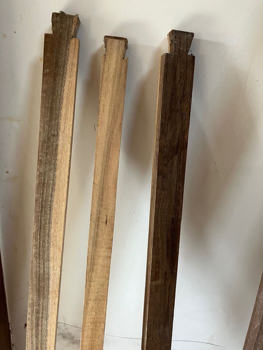 Cama antiga em madeira maciça