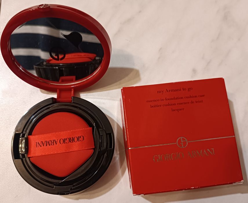 Кушон Giorgio Armani