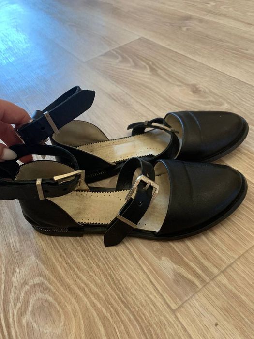 Босоніжки,лофери