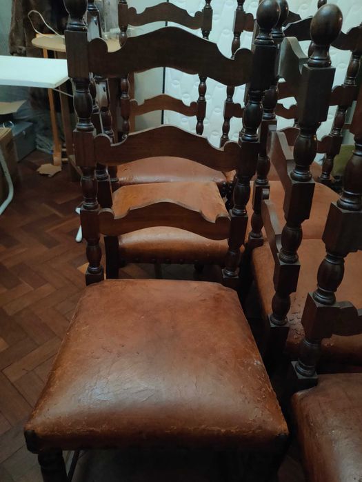 Mesa de jantar extensível e 10 cadeiras