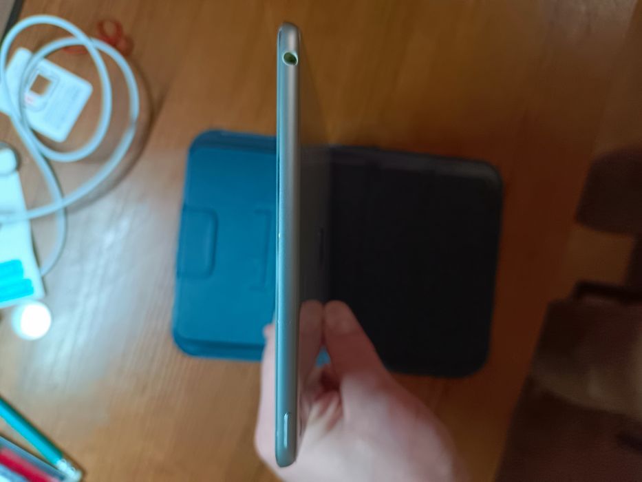 Продам iPad mini 4 16gb состояние близкое к идеалу полностью рабочий