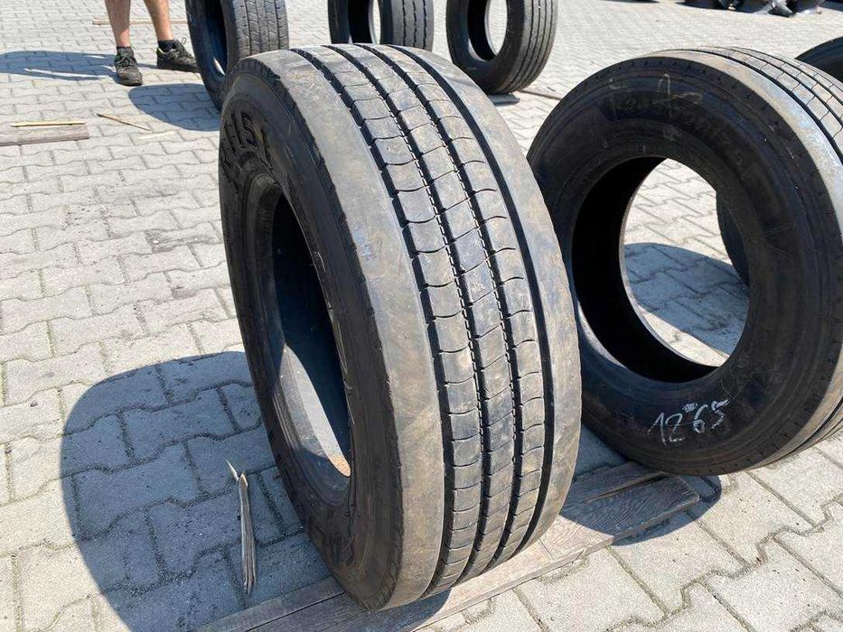 Opona używana ciężarowa przednia 245/70R17.5 FALKEN RI151 / 9-10mm