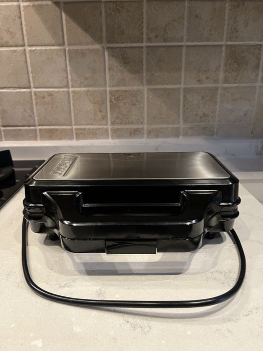 Srebrny toster opiekacz