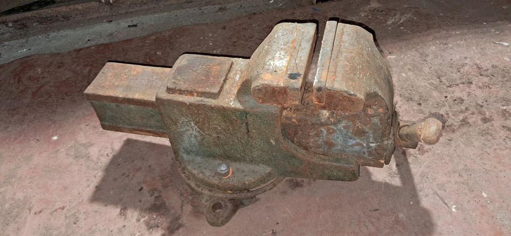 Лещата слюсарні великі