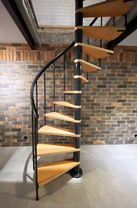 Nowoczesne schody spiralne Las Vegas Antracyt/ BUK fi 140 cm