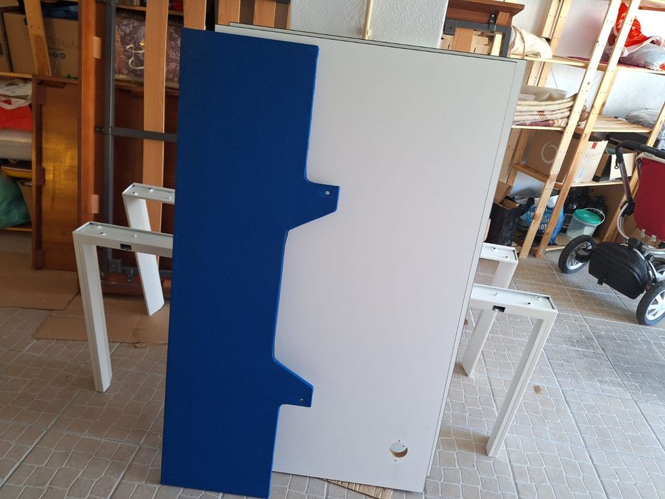 Secretária dupla / mesa de reuniões - 120 x 140 cm