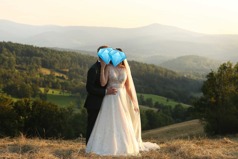 Suknia ślubna bogato zdobiona błyszcząca stan idealny