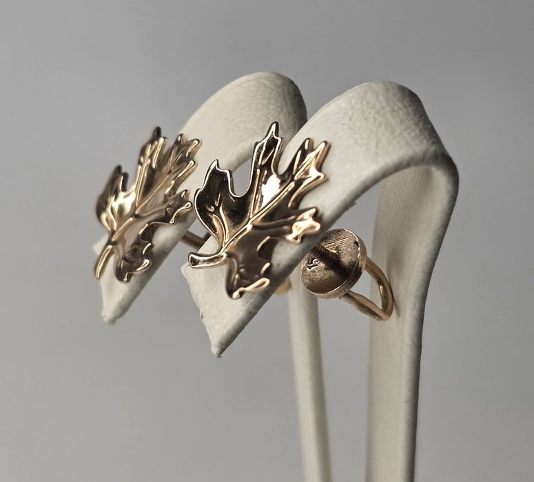 Золоті сережки 583 проби.