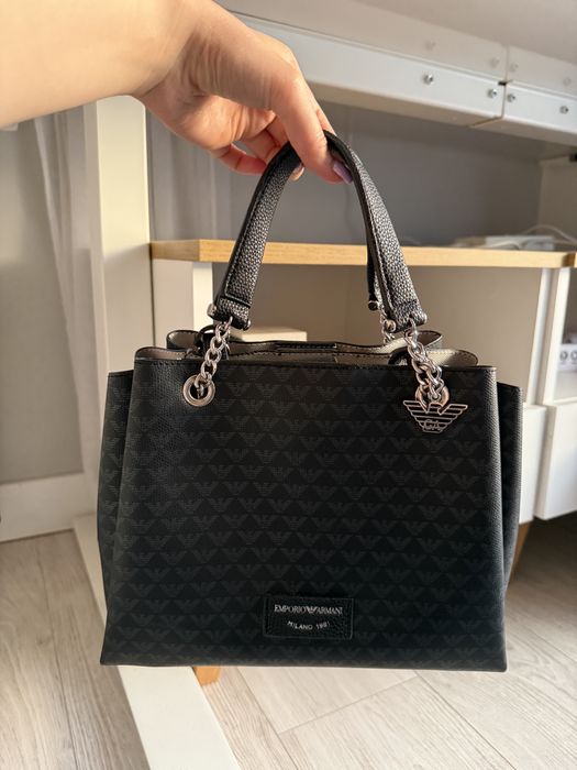 Czarna torebka w monogram Emporio Armani