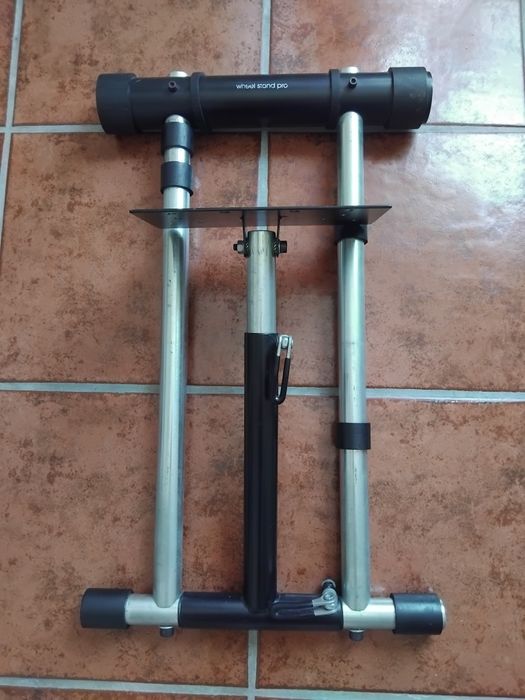 Título: Wheel Stand Pro – Suporte para Volante e Pedais (Compacto)