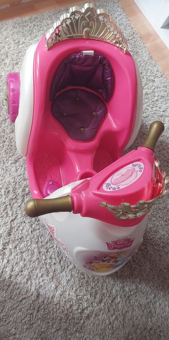 SCOOTER ELÉTRICA Feber Disney Princess 6V - 80€