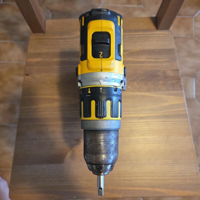 Aparafusadora DeWalt DCD795