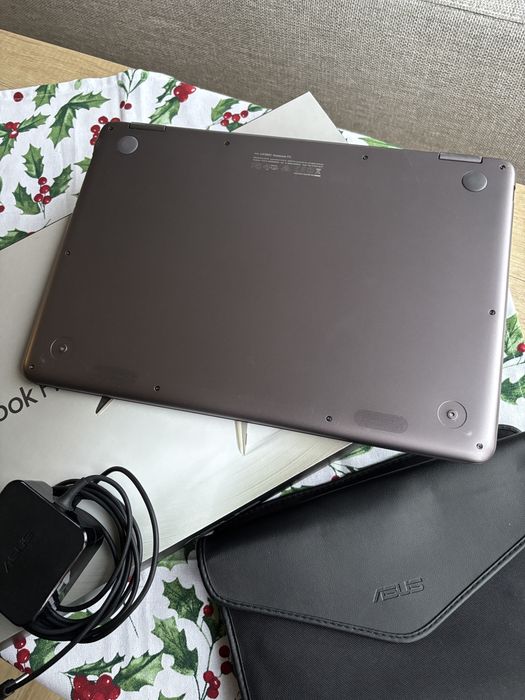 Laptop Asus z dotykowym ekranem