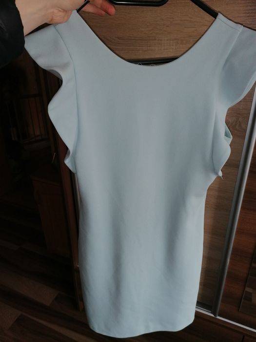 Miętowa sukienka Reserved xs na s falbanki