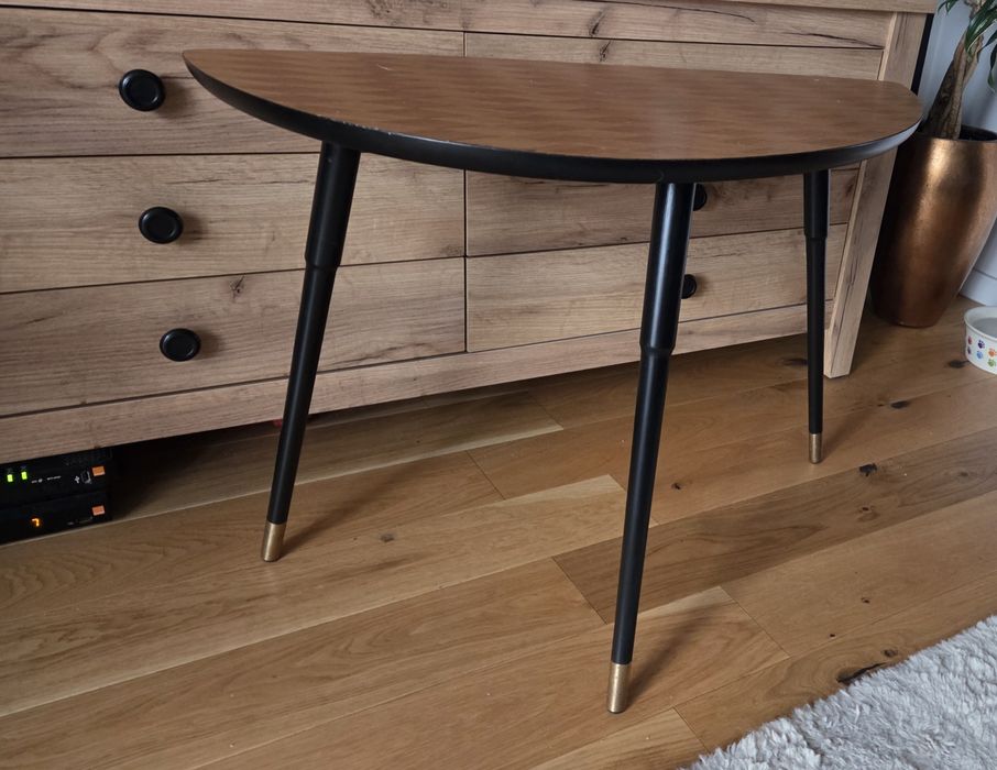 Stolik  w nowoczesnym stylu