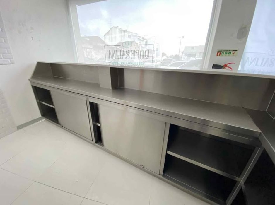 Vitrine e bancada pastelaria
