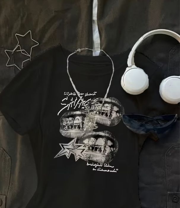 чёрный топ,принт губы y2k