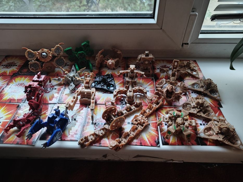 Продам bakugan .