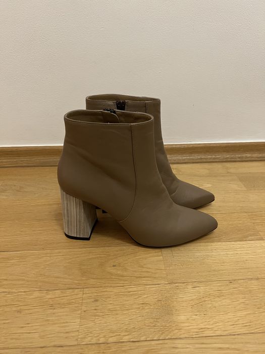 Nowe botki Aperlai r. 39 kolor nude