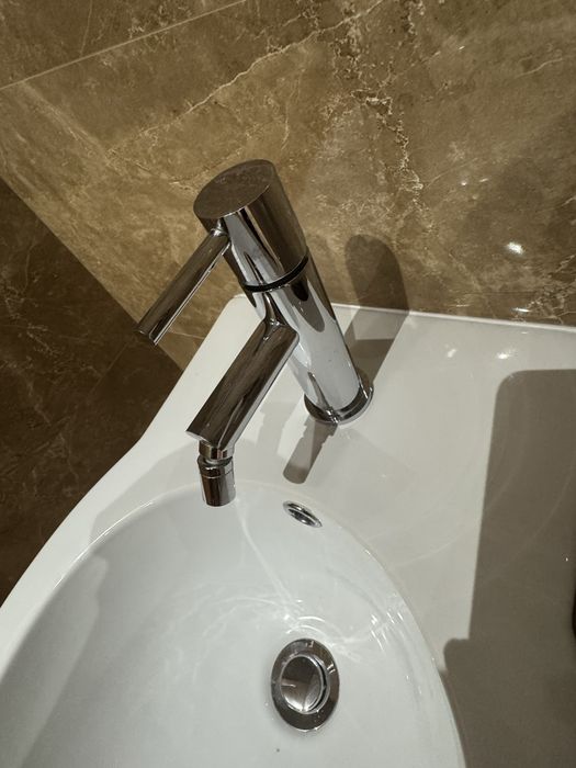 Bidé suspenso com ferragens