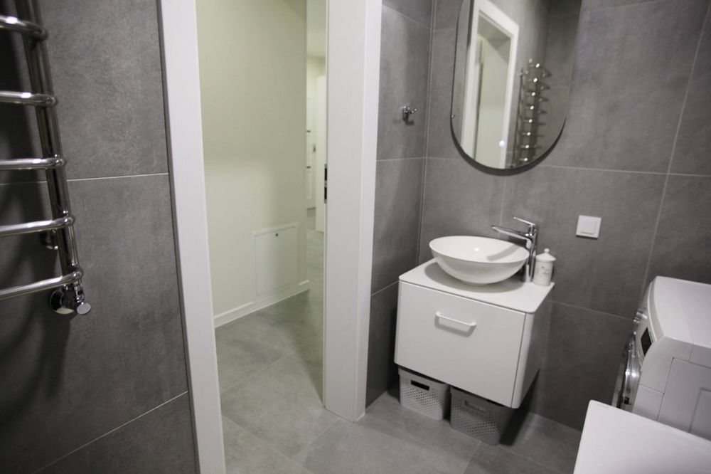 Озеро! Парк! Центр! 
Стильна двохстороння квартира біля озера