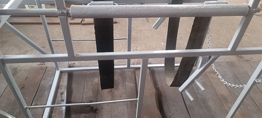 Sprzedam klatkę poskrom do korekcji bydła