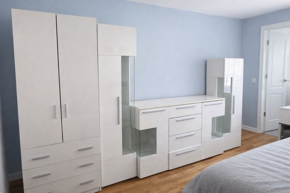 Meble do salonu szafa , komoda , dwie witryny .