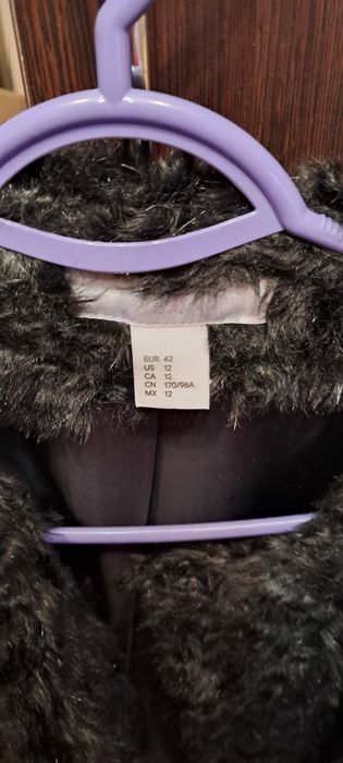 Шуба еко H&M чорного кольору