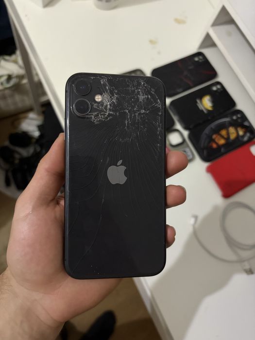 Iphone 11 64Gb c/capas + fio