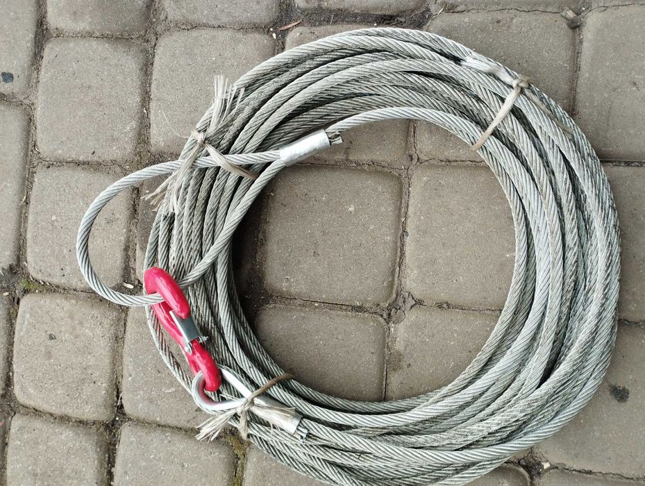 Lina fi 8 mm , 22 metry zakuta z dwóch stron z nowym hakiem .