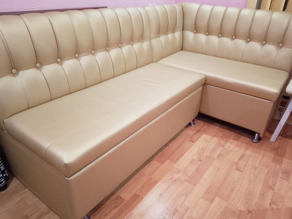 У Продажу М'який Кут з Викотною Частиною Новий Беж.