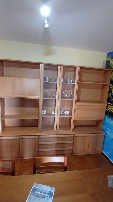 Móvel de sala com cristaleira
