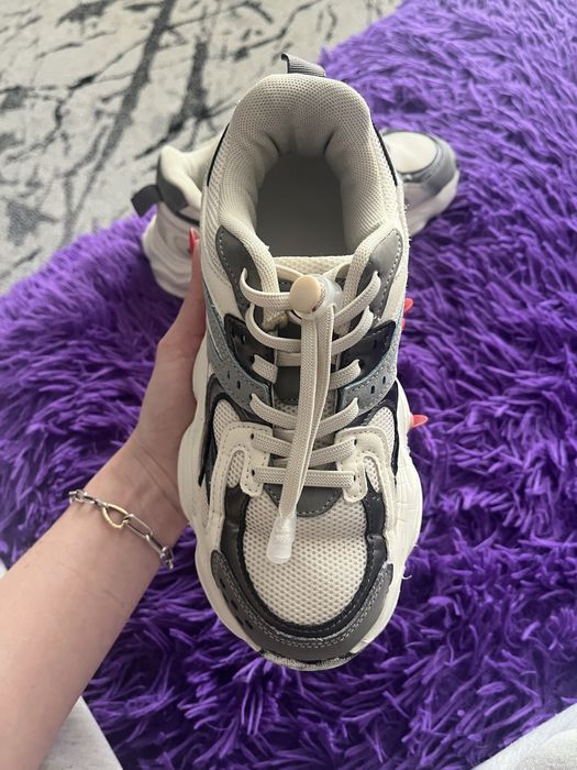 Кросівки Reserved 35 розмір