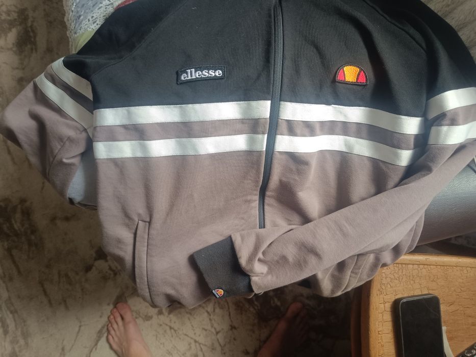 Кофта ellessе на замку
