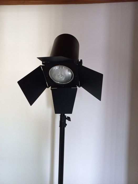 Candieiro, projector,em ferro preto