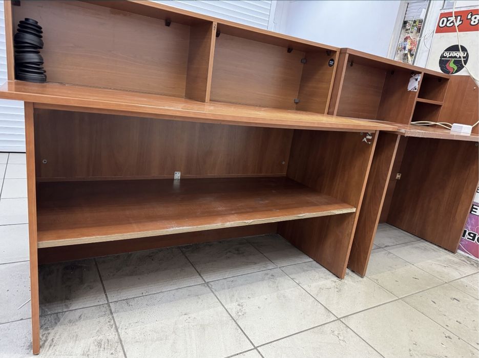 Стол с полками