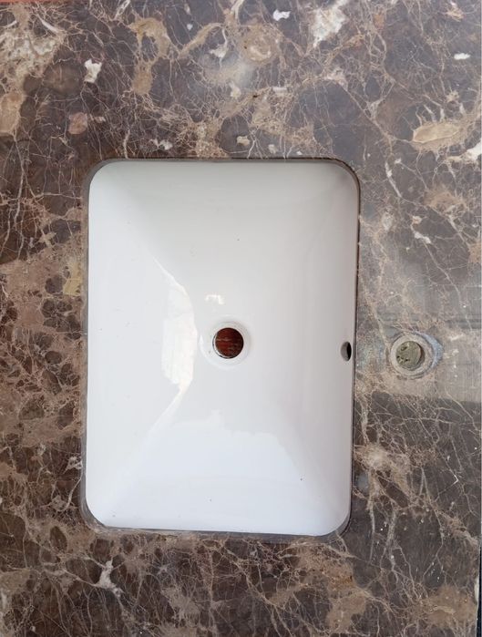 Pedra em marmore com lavatorio