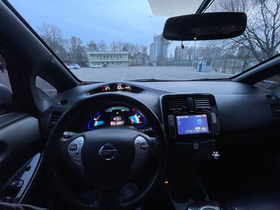 Продам Nissan Leaf собственник