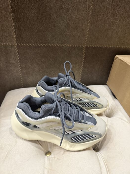 ОРИГІНАЛ Кросівки Adidas Yeezy 700 36р