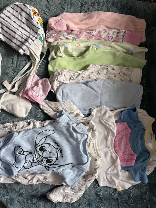 Одяг на найменших 0-3 місяці