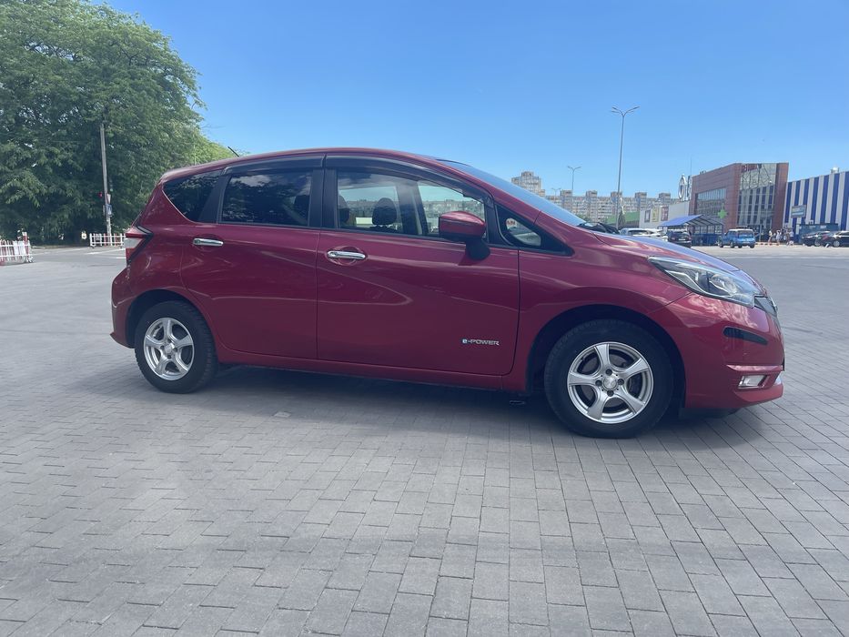 Продам Nissan Note гібрид 10500y.e.