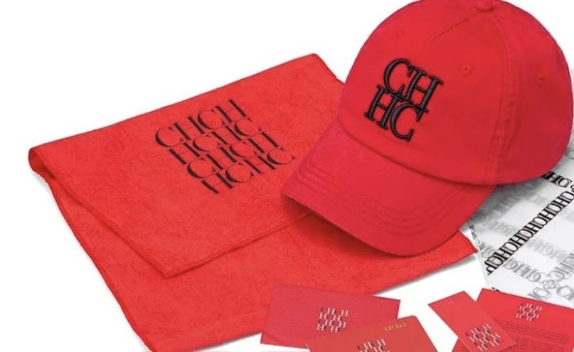 Cap carolina herrera com dustbag
