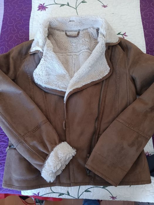 Casaco de pêlo castanho