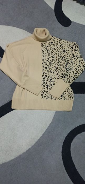 Светр з високою горловиною