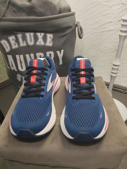Brooks Adrenaline GTS 23, кросівки жіночі