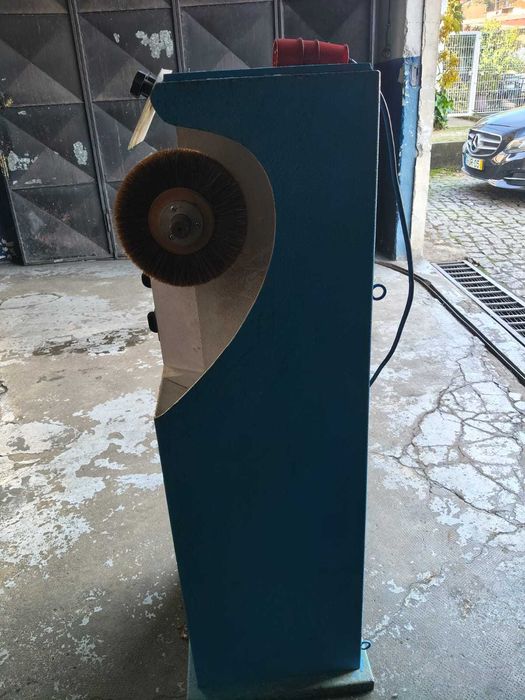 Maquina de cardar e polir