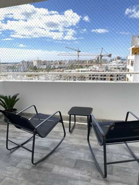 Estúdio no Ultimo Andar: AVista panorâmica com Varanda e Piscina.