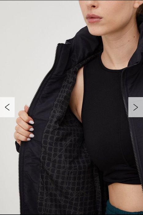 Жіноча вітрівка рібок