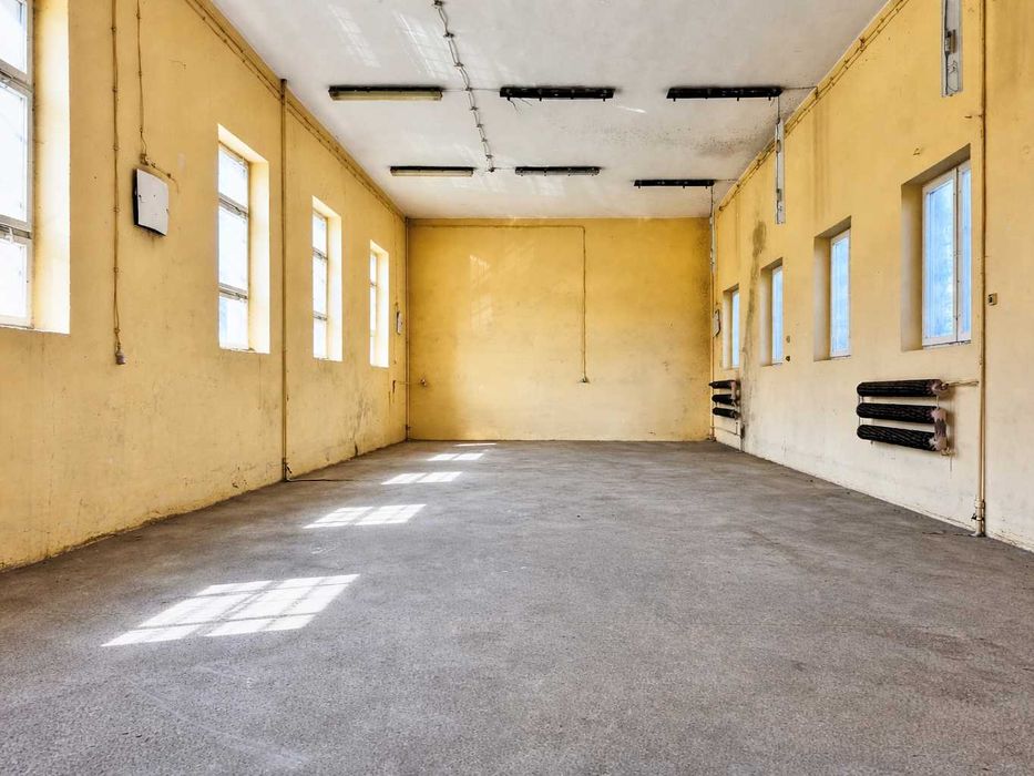 Kompleks biurowo-magazynowy o powierzchni ok. 600 m² na działce 1016 m² - Więcej