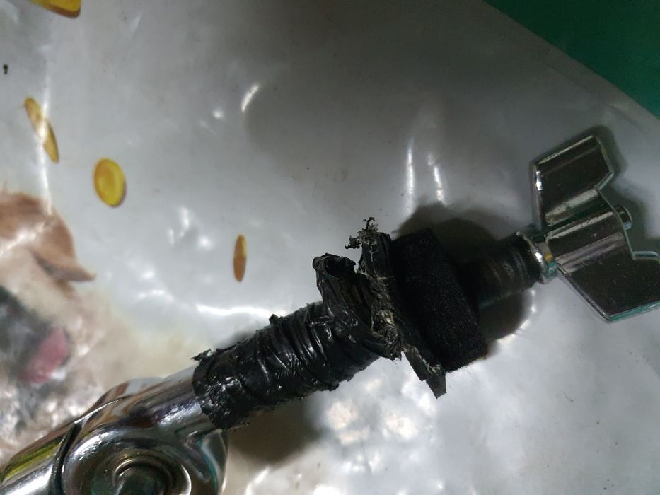 Tripé para pratos de bateria